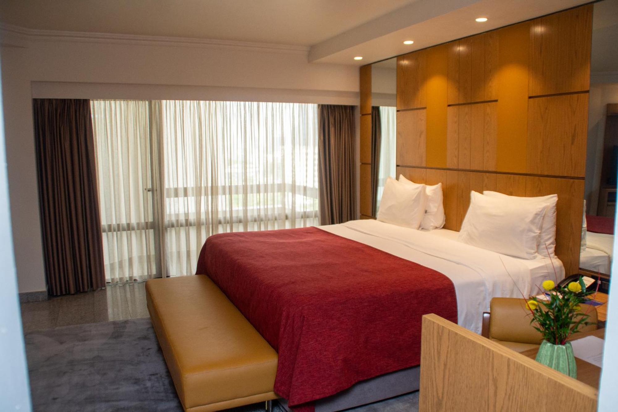 Eko Hotel Main Building Lagos Exterior photo