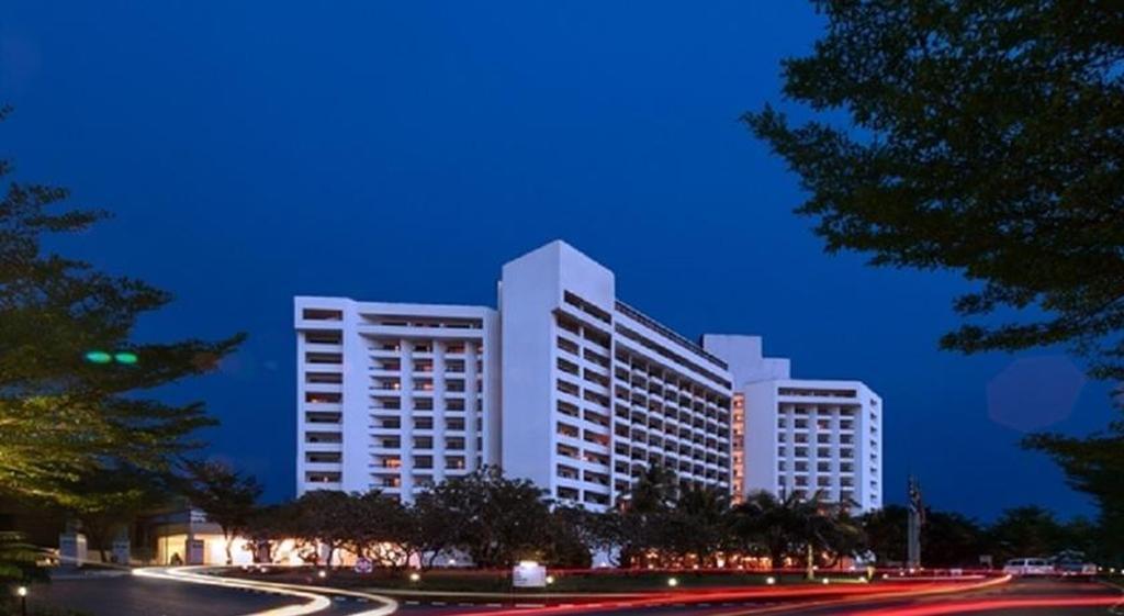 Eko Hotel Main Building Lagos Exterior photo
